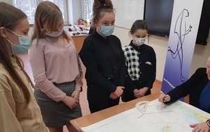 Uczniowie na zajęciach nawigacyjnych