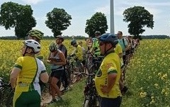 Uczestnicy rajdu podczas przerwy na odpoczynek