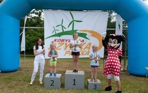 Nagrodzone medalami dzieci