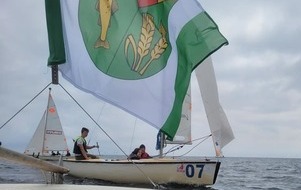 Żagl&oacute;wka z załogą 