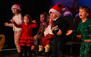 Na zdjęciu przedszkolaki na widowni