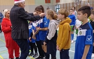 Podsumowanie X Halowego Turnieju Piłki Nożnej &bdquo;Mikołajki &ndash; Kobylnica 2021"