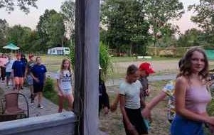 DZIECI NA ZAJĘCIACH Z ŻEGLARSTWA 
