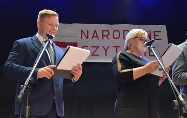 Dwie czytające osoby