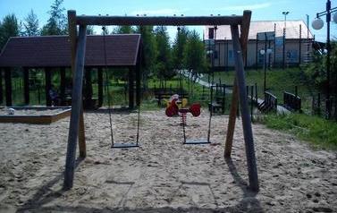 huśtawki na piasku