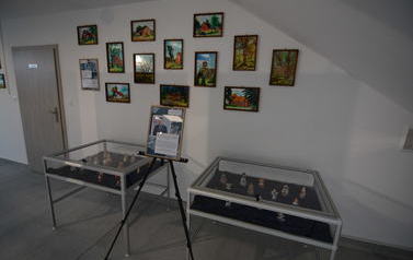 Obrazy i kolekcja dzwonk&oacute;w w nowo otwartej Galerii w Widzinie
