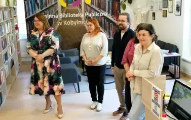 Dzień Bibliotekarza - goście w bibliotece w Kobylnicy 3