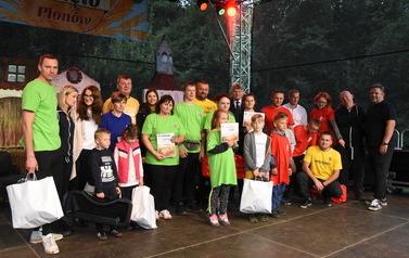 Zdjęcie grupowe laureat&oacute;w "Turnieju Sołectw" 