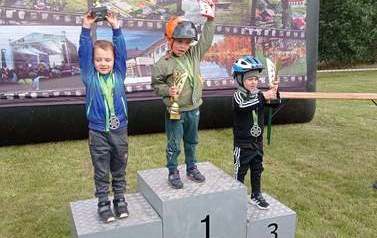 Zdjęcie na podium zawod&oacute;w MTB w Lubuniu