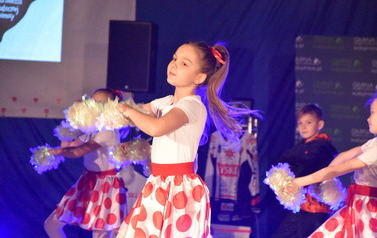 Na zdjęciu widać tańczące cheerleaderki