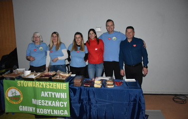 Na zdjęciu widać członk&oacute;w stowarzyszenia Aktywnych Mieszkańc&oacute;w Reblina 
