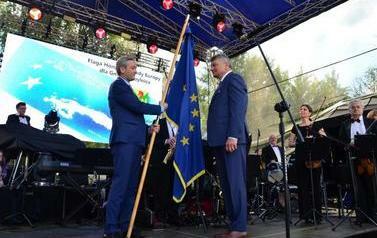 Wręczenie Gminie Kobylnica Flagi Honorowej Rady Europy