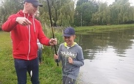 Dzieci na naukowym pikniku.