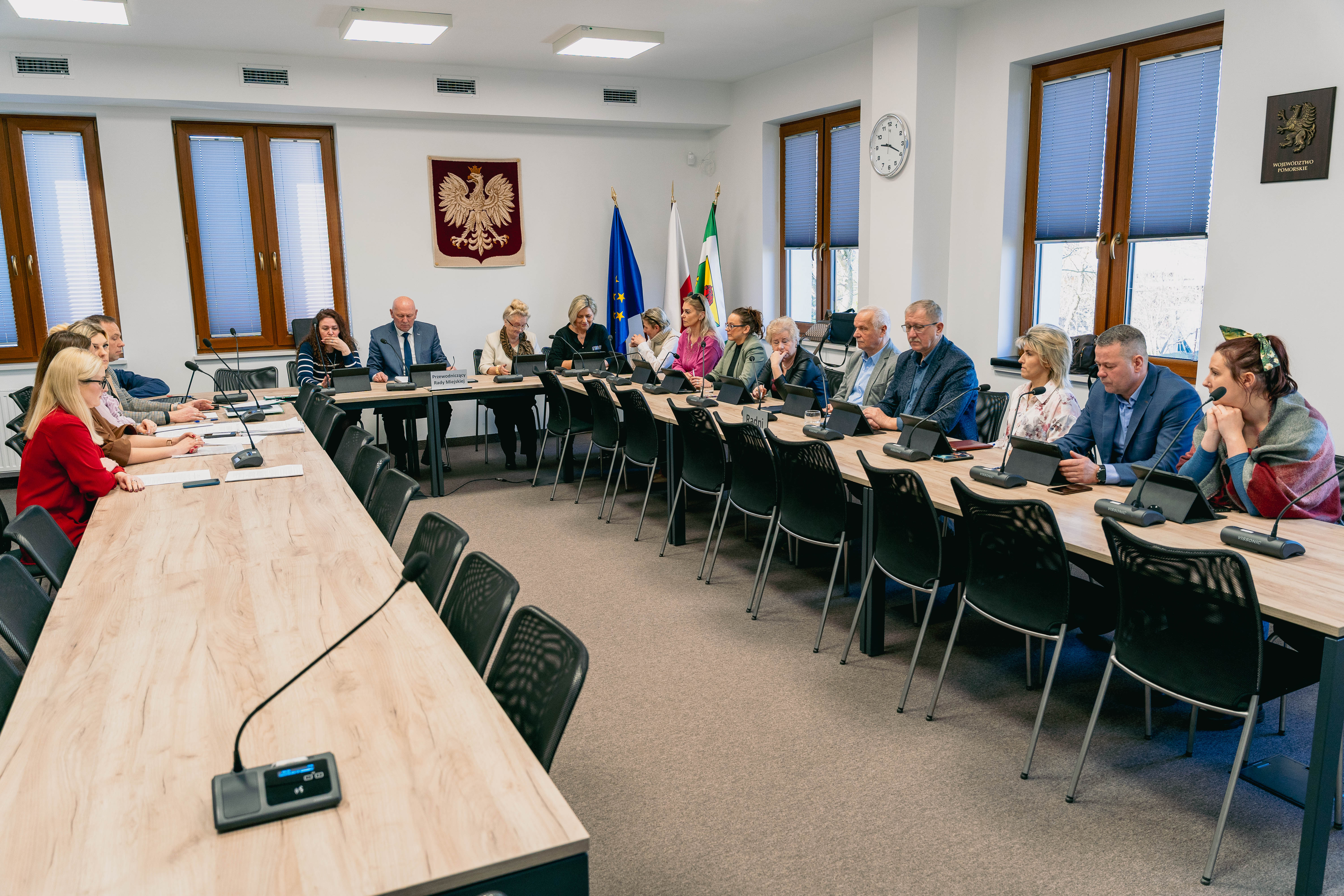 Na zdjęciu widać przebieg obrad podczas XVI sesji Rady Miejskiej w&nbsp;Kobylnicy