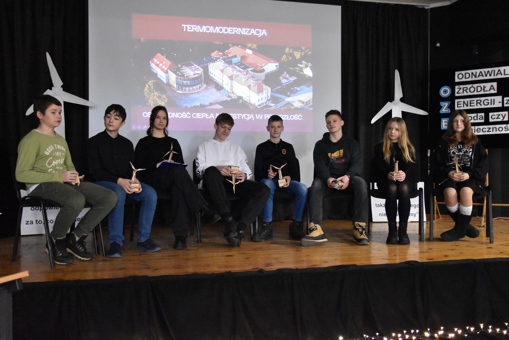 zdjęcie z&nbsp;debaty w&nbsp;Szkole Podstawowej w&nbsp;Kobylnicy 