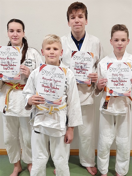 zawodnicy Judo na podium Ligi szkolnej Judo