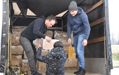 Zdjęcie do Transport z darami z gminy Kobylnica wyjechał na Ukrainę