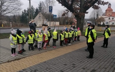 Zdjęcie do Bezpieczne przejście dla pieszych - wizyta u przedszkolak&oacute;w