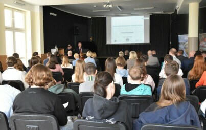 Zdjęcie do Konferencja podsumowująca projekt termomodernizacji szkoły w Kobylnicy