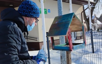 Zdjęcie do Karmniki i dokarmianie. Na pomoc dzikim ptakom