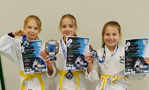 Zdjęcie do Sukces judoczek z Kończewa podczas Wiosennego Turnieju Judo w Jezierzycach